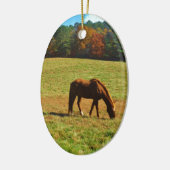 Rood bruin paard in de herfstbomen keramisch ornament (Links)