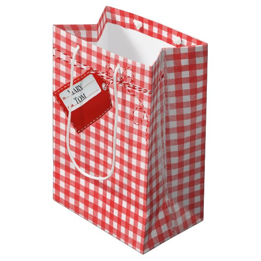Rood cadeau Label op Gingham Medium Cadeauzakje (Voorkant Gekanteld)