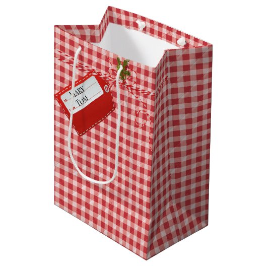 Rood cadeau Label op Gingham Medium Cadeauzakje (Voorkant Gekanteld)