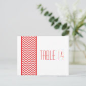 Rood Chevron Border Table Number Briefkaart (Staand voorkant)