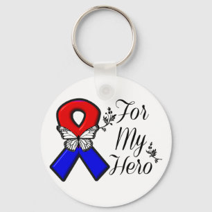 Rood en blauw lint voor mijn heldhaftige sleutelhanger