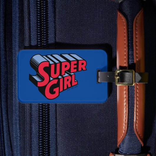 Rood en Blauw Supergirl Gestapelde Naam Logo Bagagelabel (Voorkant Insitu 4)