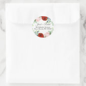 Rood- en bleekroze rozen op Eucalyptus Weddenschap Ronde Sticker (Tas)