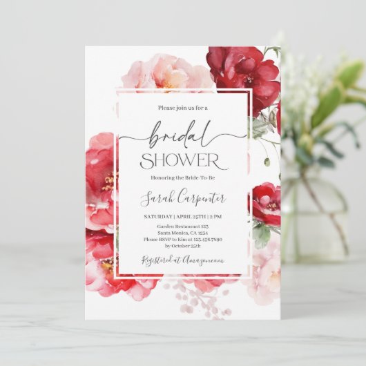 Rood en Blush Bloemen Bruids Douche Uitnodiging (Staand voorkant)