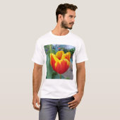 Rood en geel Tulp floral Garden Foto T-shirt (Voorkant volledig)