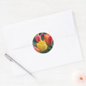 Rood en geel Tulpen Tuinfoto Ronde Sticker (Envelop)