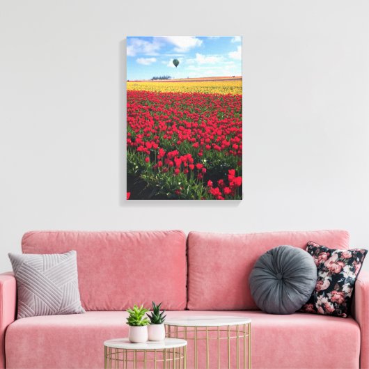 Rood en geel Tulpveld met luchtballon Canvas Afdruk (Insitu (Woonkamer))