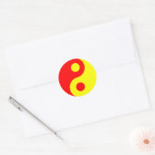 Rood en Geel Yin Yang Symbool Ronde Sticker (Envelop)