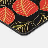 Rood en goud breed blad patroon op zwart bureaumat (Hoek)