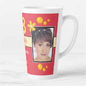 Rood en goud met naam 18e verjaardagsfoto latte mok (Rechts)