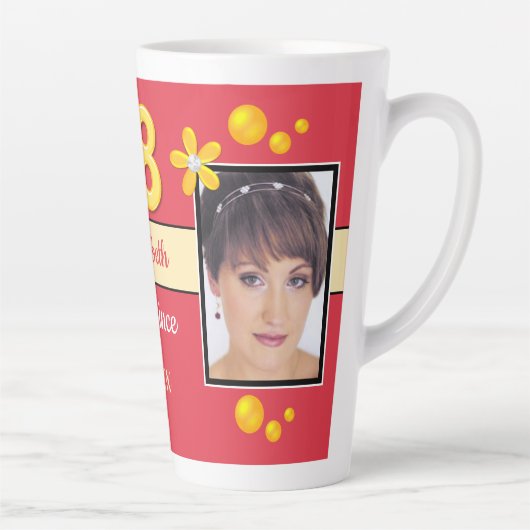 Rood en goud met naam 18e verjaardagsfoto latte mok (Rechts)