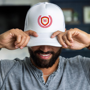 Rood en Goud Monogram Logo Crest Trucker Pet