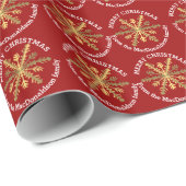 Rood en goud Op kerst gepersonaliseerde familie Cadeaupapier (Rol Hoek)