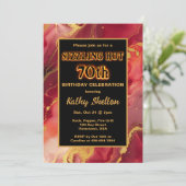 Rood en goud vlammende hete 70e verjaardag uitnodi kaart (Staand voorkant)