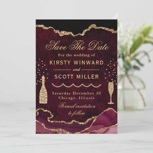 Rood- en goudfeeën Glitter Marble Agate Wedding Save The Date (Staand voorkant)