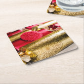 Rood- en goudkerstrackers kartonnen onderzetters (Schuin)