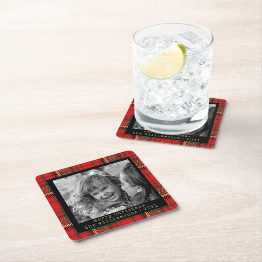 Rood- en goudspelfamilie met kerstmis kartonnen onderzetters (Insitu)