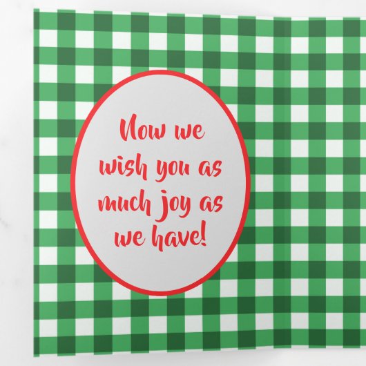Rood en groen Gingham Foto baby's eerste Kerstmis Drieluik Wenskaart (Binnenzijde eerst)