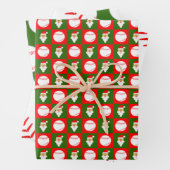 Rood en groen honkbal en kerstkerstmis inpakpapier vel (In situ)