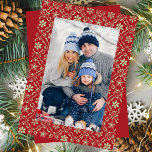 Rood en Groen Vrolijk Kerstmis Één Foto Sneeuwvlok Feestdagenkaart<br><div class="desc">Dit ontwerp is voorzien van een vrolijke kerstklassieker,  eenvoudige sneeuwvlokken,  met rood en groen,  een foto,  minimalistische typografie,  een klassieke classy,  en elegante traditionele,  winter patroon,  een rustieke minimale,  vakantie fotokaarten</div>