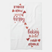 Rood en roze bakken is liefde die eetbaar is met h theedoek (Verticaal)