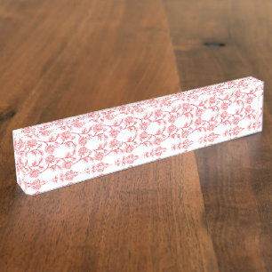 Rood en roze inpakpapier met een herhalend naambordje