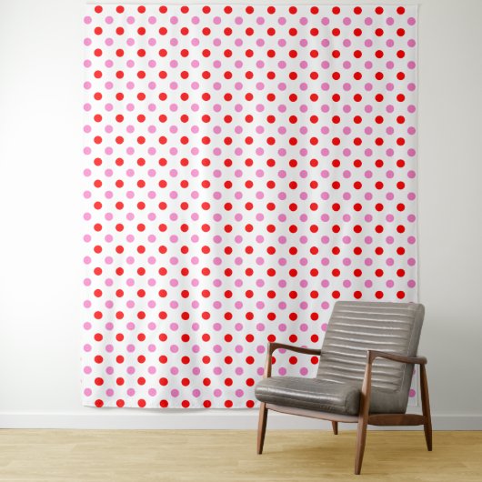 Rood en Roze op Wit Stippen Design Wandkleed (In situ)