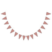 Rood en roze textiel gelegd over een pattereerde t vlaggetjes (Alle)