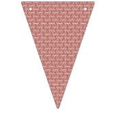 Rood en roze textiel gelegd over een pattereerde t vlaggetjes (Tweede vlag)