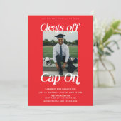 Rood en Wit Atleet Afstuderen Kleats off Pet On Kaart (Staand voorkant)