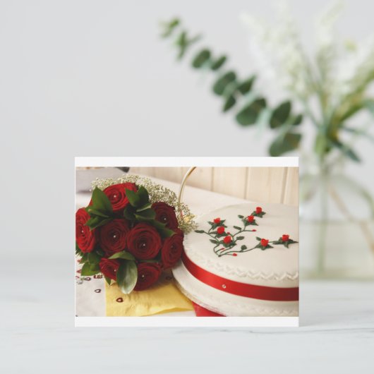 Rood en wit bruidstaart briefkaart (Staand voorkant)