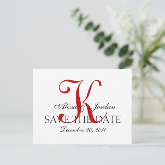 Rood en wit bruiloft Monogram Aankondiging Kaart (Staand voorkant)