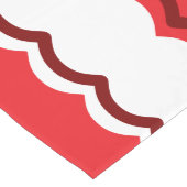 Rood en wit geschulpte streep met aangepaste naam lange tafelloper (Hoek)