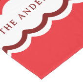 Rood en wit geschulpte streep met aangepaste naam lange tafelloper (Hoek)