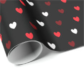 Rood en wit harten op zwart cadeaupapier (Rol Hoek)