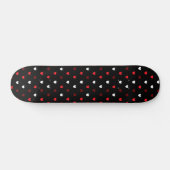 Rood en wit harten op zwart persoonlijk skateboard (Horizontaal)