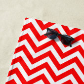Rood en Wit Medium Size Chevron Stripes Strandlaken (In situ)