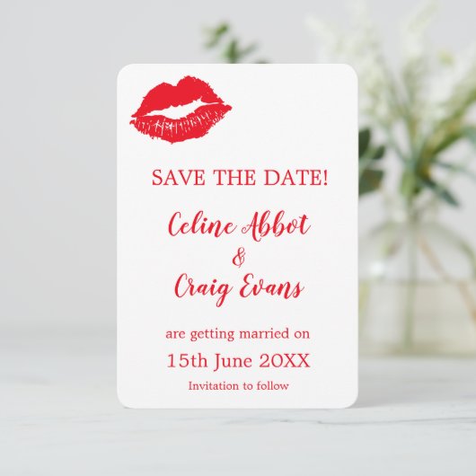 Rood en wit Sexy Lips Leuke bruiloft Save The Date (Staand voorkant)