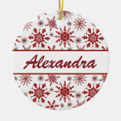 Rood en wit Snowflake patroon met naam keramisch Ornament (Voorkant)