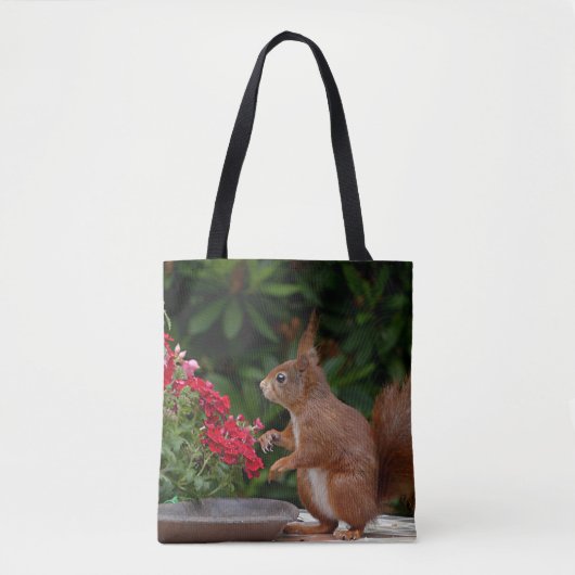 Rood- en witeekhoorn met rode bloem-Struik Tote Bag (Voorkant)