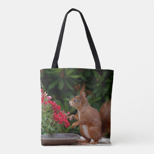 Rood- en witeekhoorn met rode bloem-Struik Tote Bag (Achterkant)