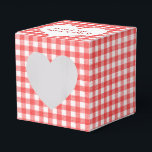 Rood- en witgingham met een hartenbeenderhok bedankdoosjes<br><div class="desc">Wit hart met pasgetrouwde namen op de rode en witte achtergrond.</div>
