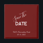 Rood- en witminimalistisch huwelijk sparen de datu magneet<br><div class="desc">.: Minimalistisch confectioneren van het huwelijk met een mooie maroon met rode achtergrond en contrasterend wit lettertype.: volledig aanpasbaar - verander de tekst, het lettertype, de tekengrootte en de tekenkleur. .: Coördinerende items beschikbaar .: Ontwerp ook in andere kleuren beschikbaar.</div>