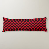 Rood en zwart Chevron Pattern Lichaamskussen (Voorkant)
