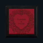 Rood en zwart Heart Gothic Wedding Keepomwille Box Cadeaudoosje<br><div class="desc">Onze prachtige Rood- en Zwarte Heart Gothic Wedding Keepomwille Box zijn donker,  maar mooi met ons artistieke rolontwerp. Zij worden ontworpen in een collectie van verscheidene punten zodat kan uw volledige bruiloft met de zelfde stijl worden gecoördineerd!</div>