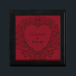 Rood en zwart Heart Gothic Wedding Keepomwille Box Cadeaudoosje<br><div class="desc">Onze prachtige Rood- en Zwarte Heart Gothic Wedding Keepomwille Box zijn donker,  maar mooi met ons artistieke rolontwerp. Zij worden ontworpen in een collectie van verscheidene punten zodat kan uw volledige bruiloft met de zelfde stijl worden gecoördineerd!</div>