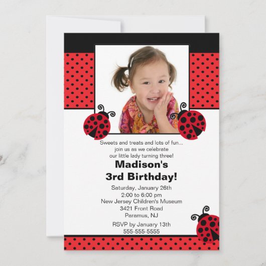 Rood en zwart Ladybug Foto Birthday Invitation Kaart (Voorkant)