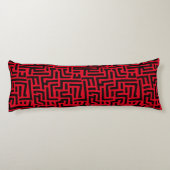 Rood en zwart motief | Geometrisch doolhofpatroon Lichaamskussen (Achterkant)
