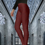 Rood- en zwart-witcontrolepatroon leggings<br><div class="desc">Een zwart houndstooth controlepatroon op een donkerrode achtergrond.</div>