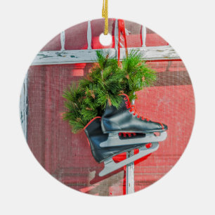 Rood- en zwart-witSchaatsen op een deur Keramisch Ornament